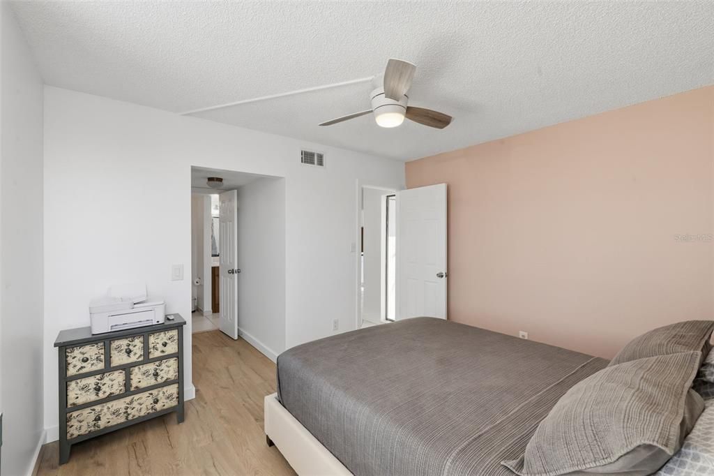 待售: $250,000 (2 贝兹, 2 浴室, 1115 平方英尺)