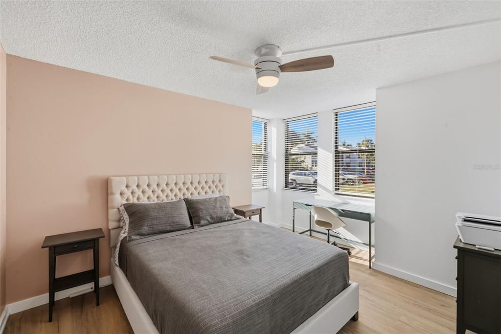 待售: $250,000 (2 贝兹, 2 浴室, 1115 平方英尺)