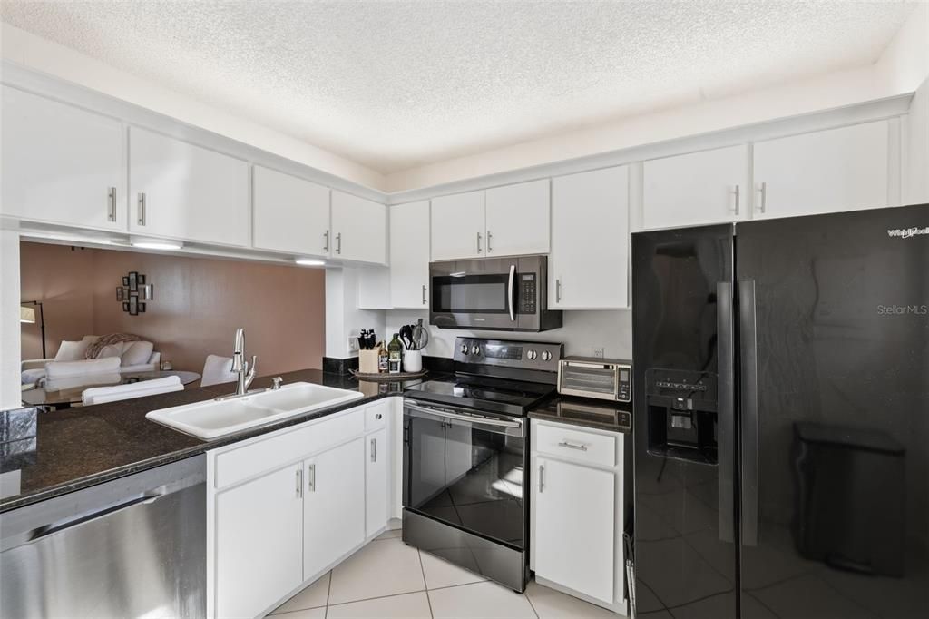 待售: $250,000 (2 贝兹, 2 浴室, 1115 平方英尺)