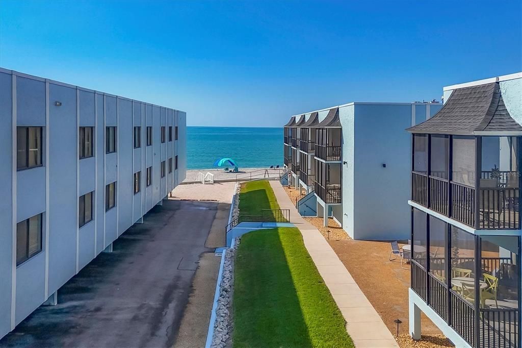 For Sale: $689,900 (2 beds, 2 baths, 1084 Square Feet)