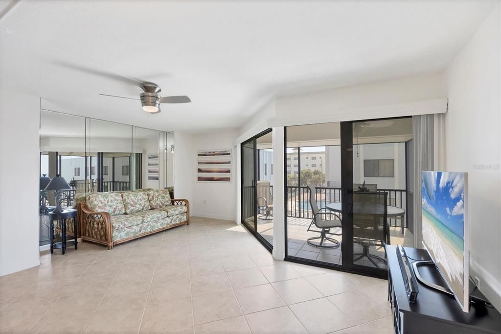 For Sale: $689,900 (2 beds, 2 baths, 1084 Square Feet)