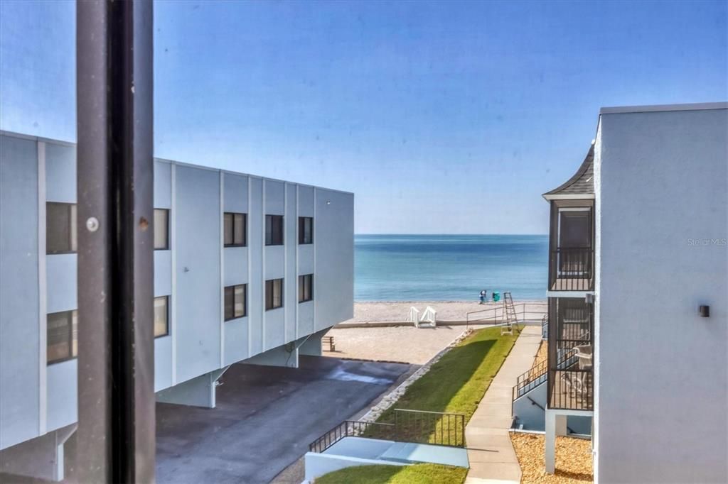 For Sale: $689,900 (2 beds, 2 baths, 1084 Square Feet)