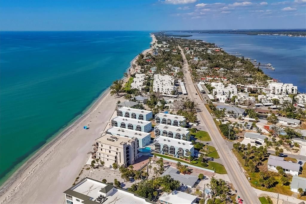 For Sale: $689,900 (2 beds, 2 baths, 1084 Square Feet)