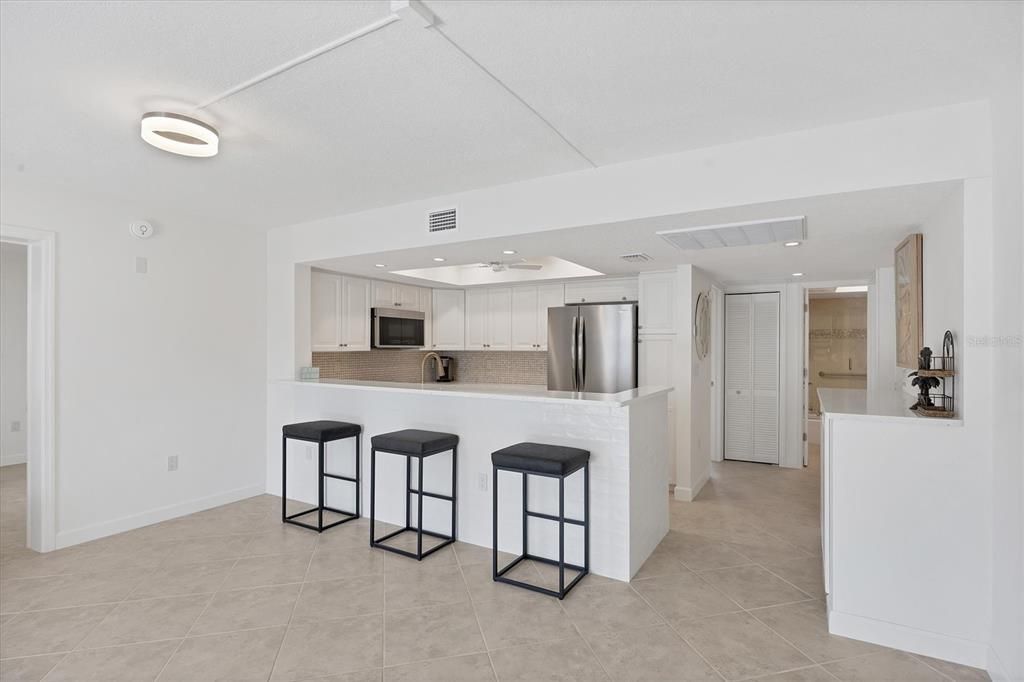 For Sale: $689,900 (2 beds, 2 baths, 1084 Square Feet)