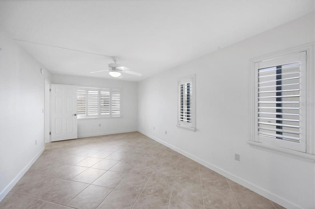 For Sale: $689,900 (2 beds, 2 baths, 1084 Square Feet)