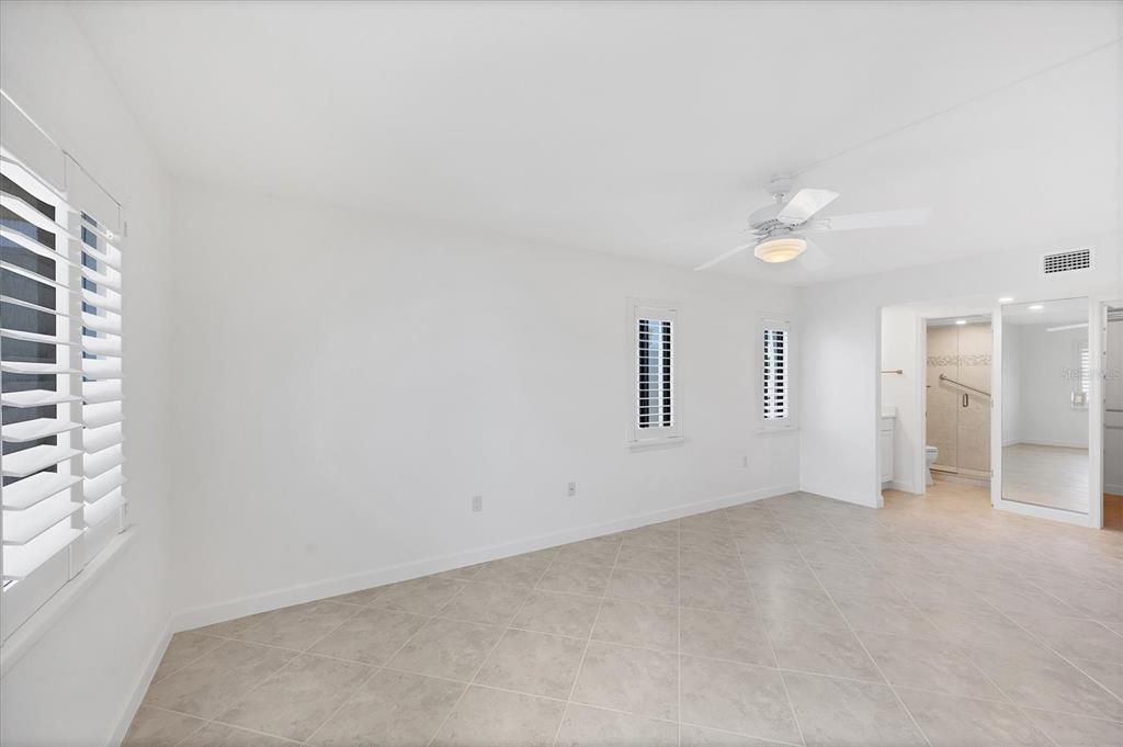 For Sale: $689,900 (2 beds, 2 baths, 1084 Square Feet)