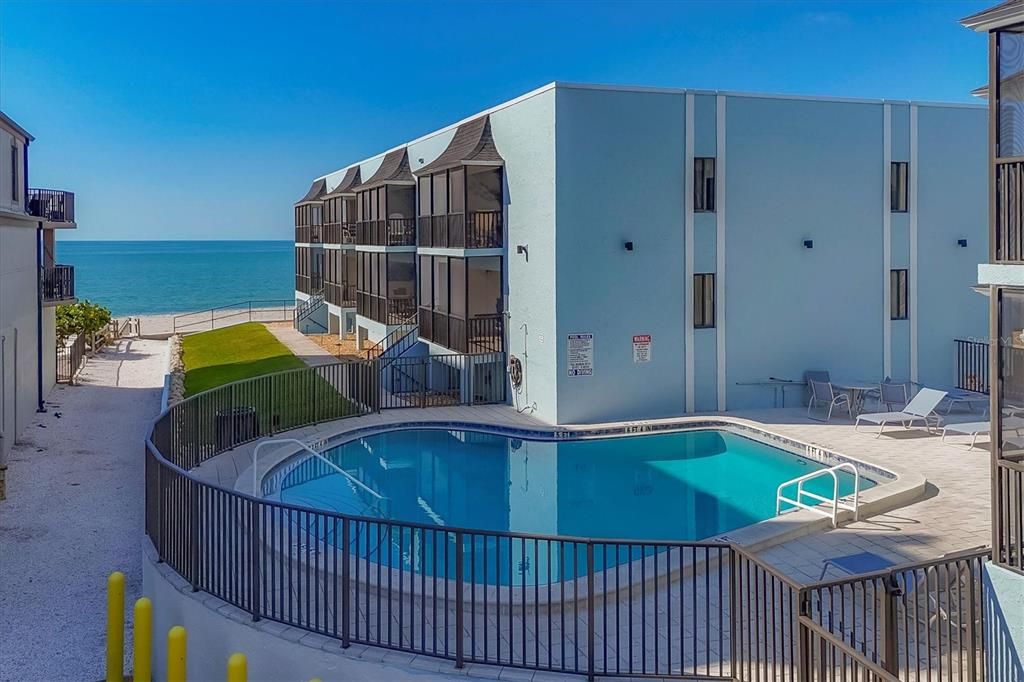 For Sale: $689,900 (2 beds, 2 baths, 1084 Square Feet)