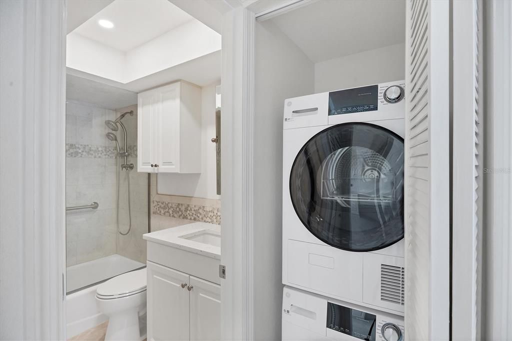 For Sale: $689,900 (2 beds, 2 baths, 1084 Square Feet)