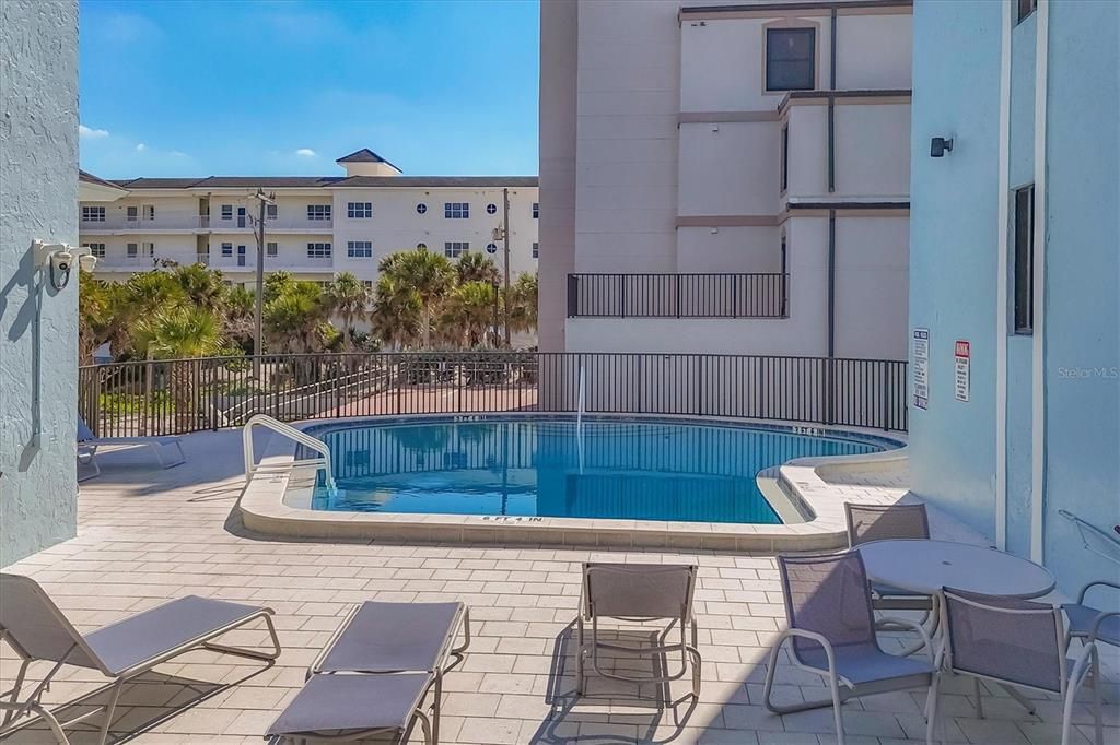 For Sale: $689,900 (2 beds, 2 baths, 1084 Square Feet)