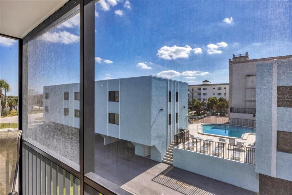 For Sale: $689,900 (2 beds, 2 baths, 1084 Square Feet)