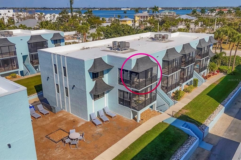 For Sale: $689,900 (2 beds, 2 baths, 1084 Square Feet)