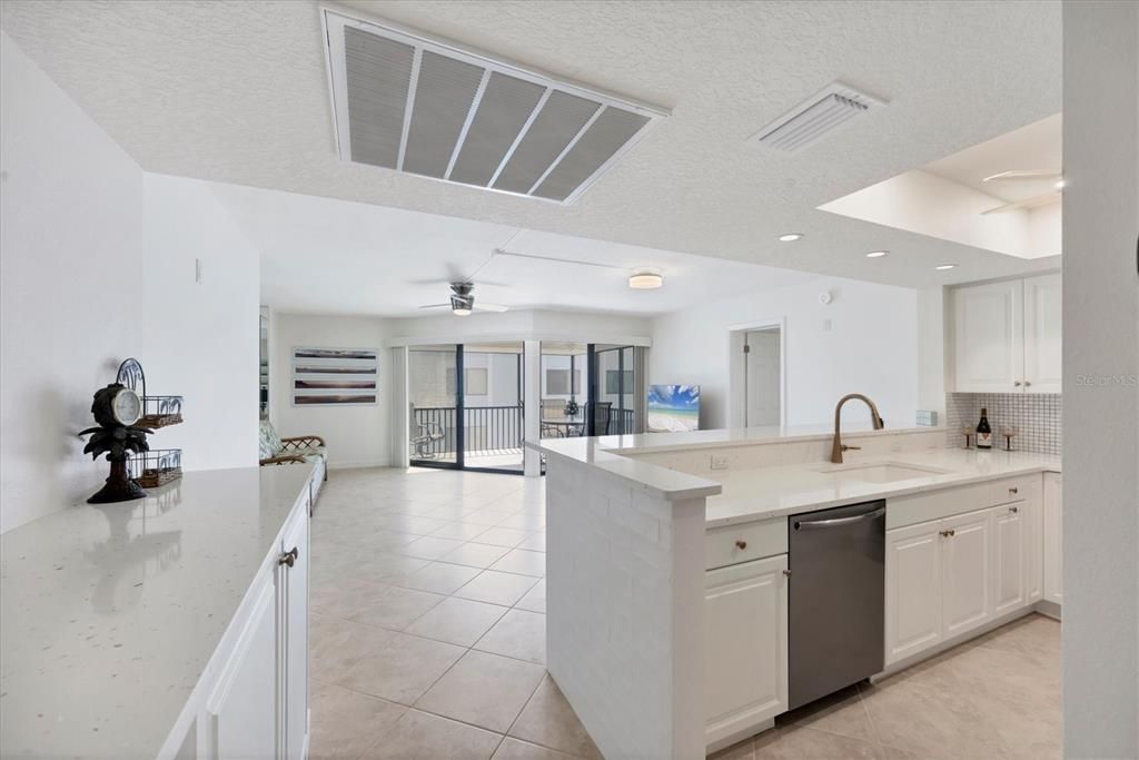 For Sale: $689,900 (2 beds, 2 baths, 1084 Square Feet)