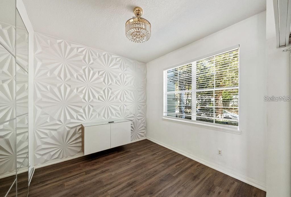 Active With Contract: $210,000 (2 beds, 2 baths, 1388 Square Feet)