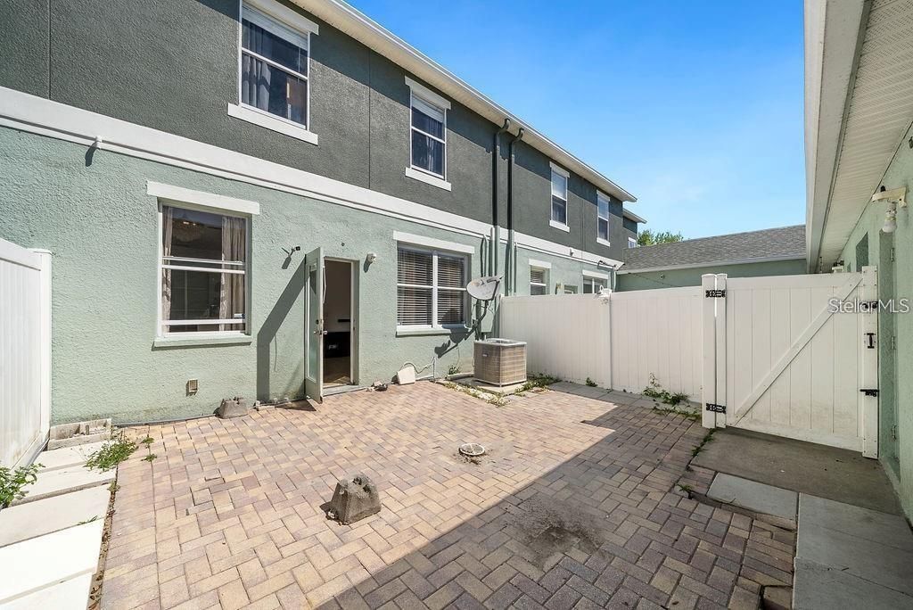 Active With Contract: $210,000 (2 beds, 2 baths, 1388 Square Feet)