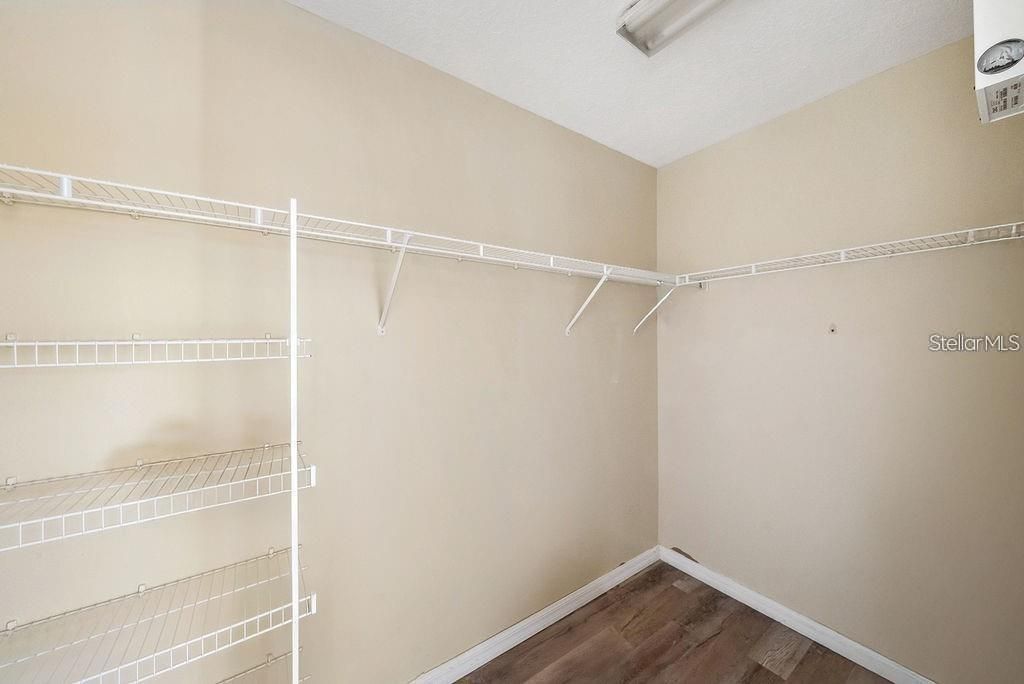 Active With Contract: $210,000 (2 beds, 2 baths, 1388 Square Feet)