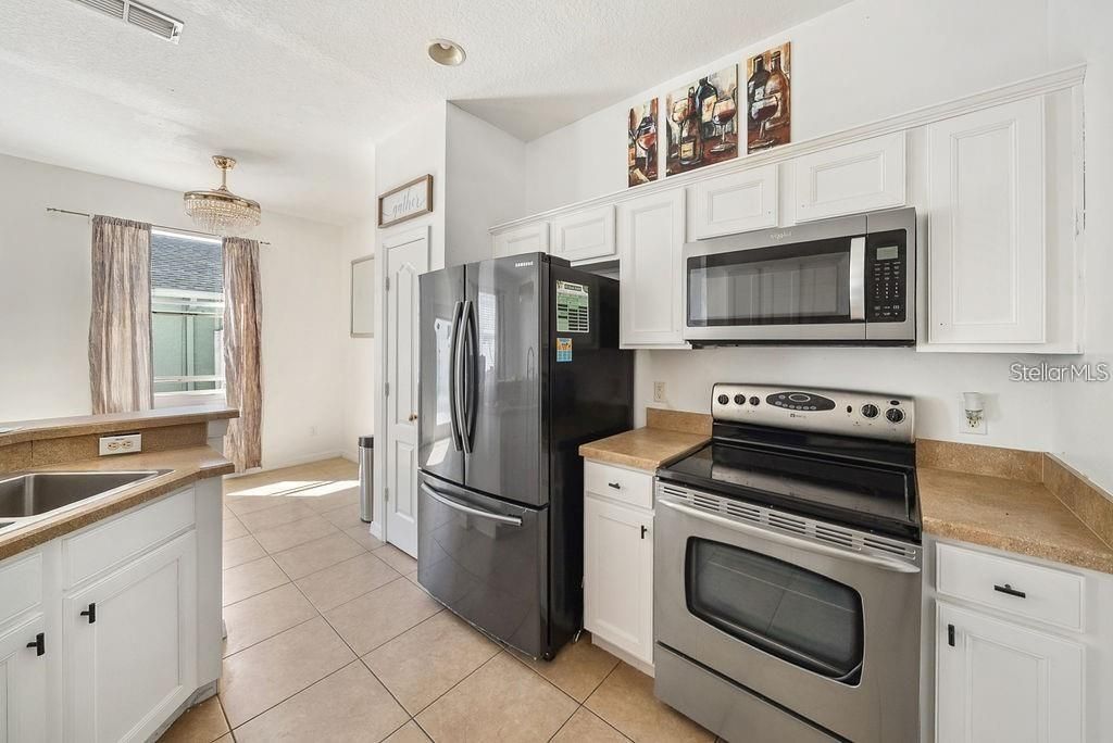 Active With Contract: $210,000 (2 beds, 2 baths, 1388 Square Feet)