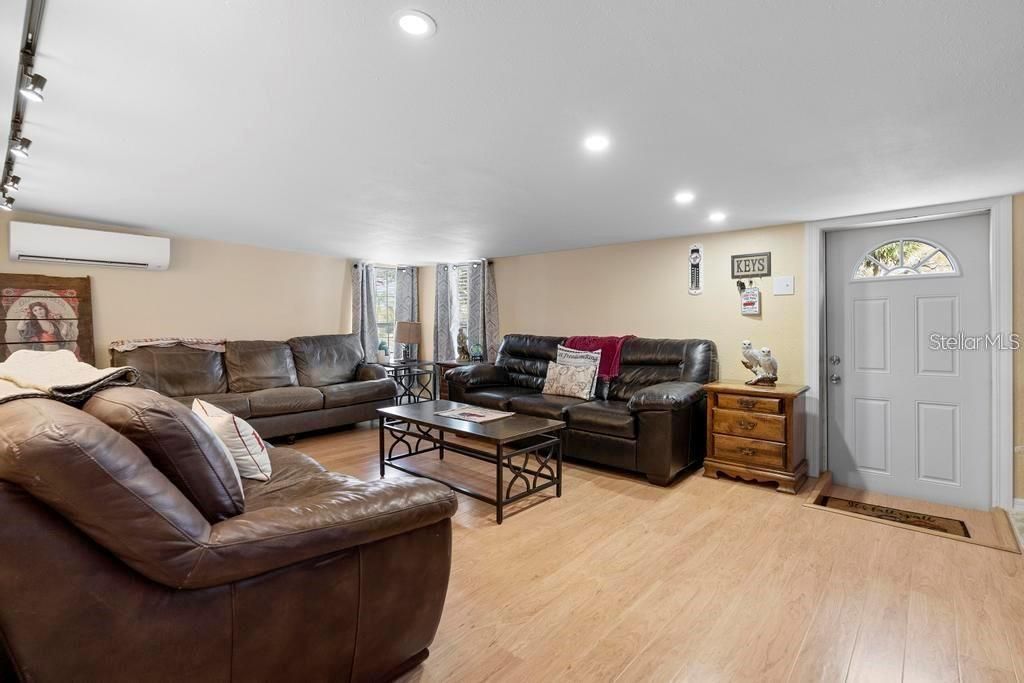 En Venta: $199,900 (2 camas, 1 baños, 784 Pies cuadrados)