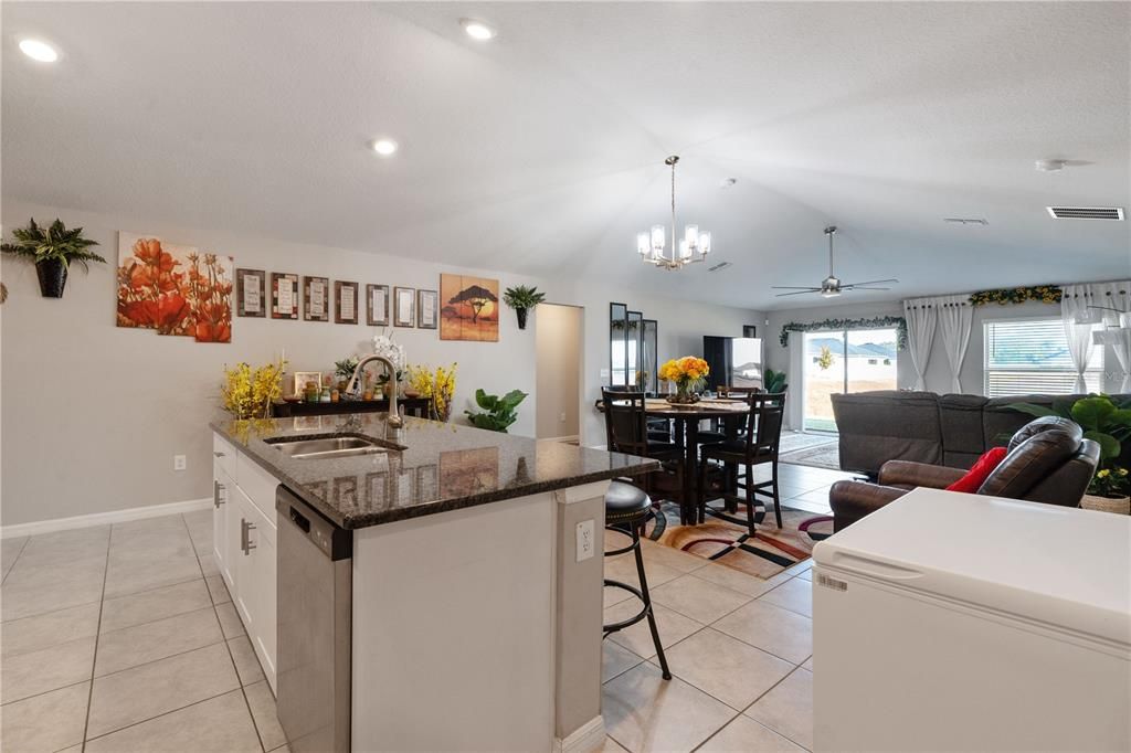 待售: $399,900 (4 贝兹, 2 浴室, 2283 平方英尺)