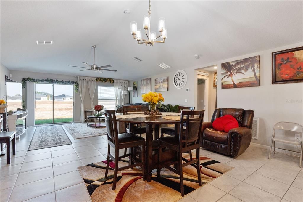 待售: $399,900 (4 贝兹, 2 浴室, 2283 平方英尺)