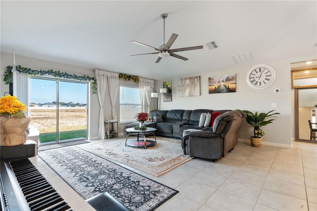 待售: $399,900 (4 贝兹, 2 浴室, 2283 平方英尺)