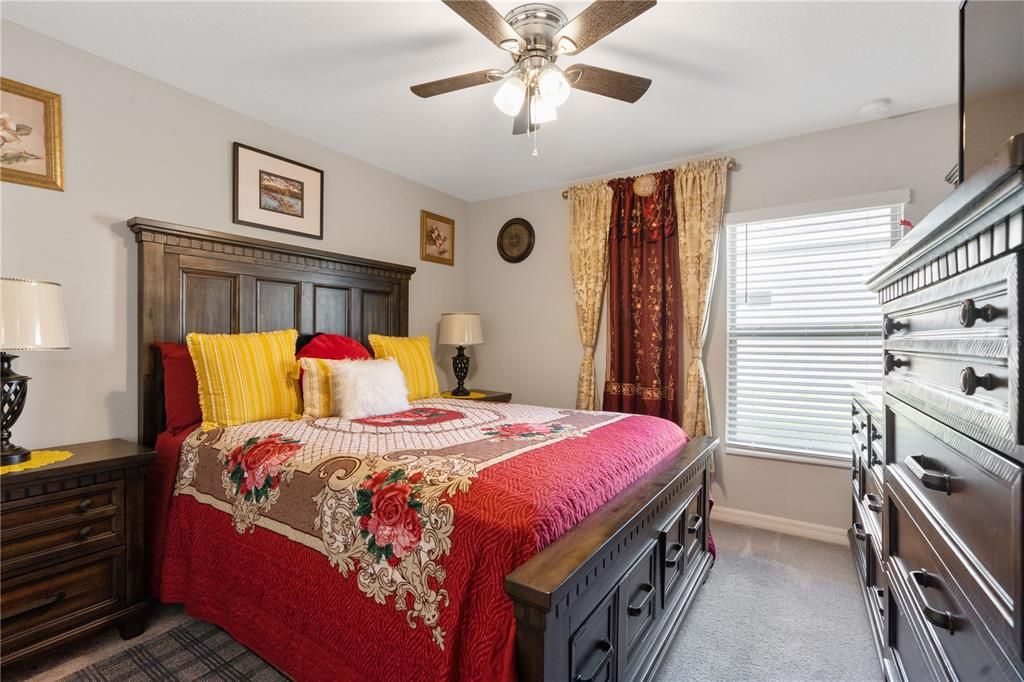 待售: $399,900 (4 贝兹, 2 浴室, 2283 平方英尺)