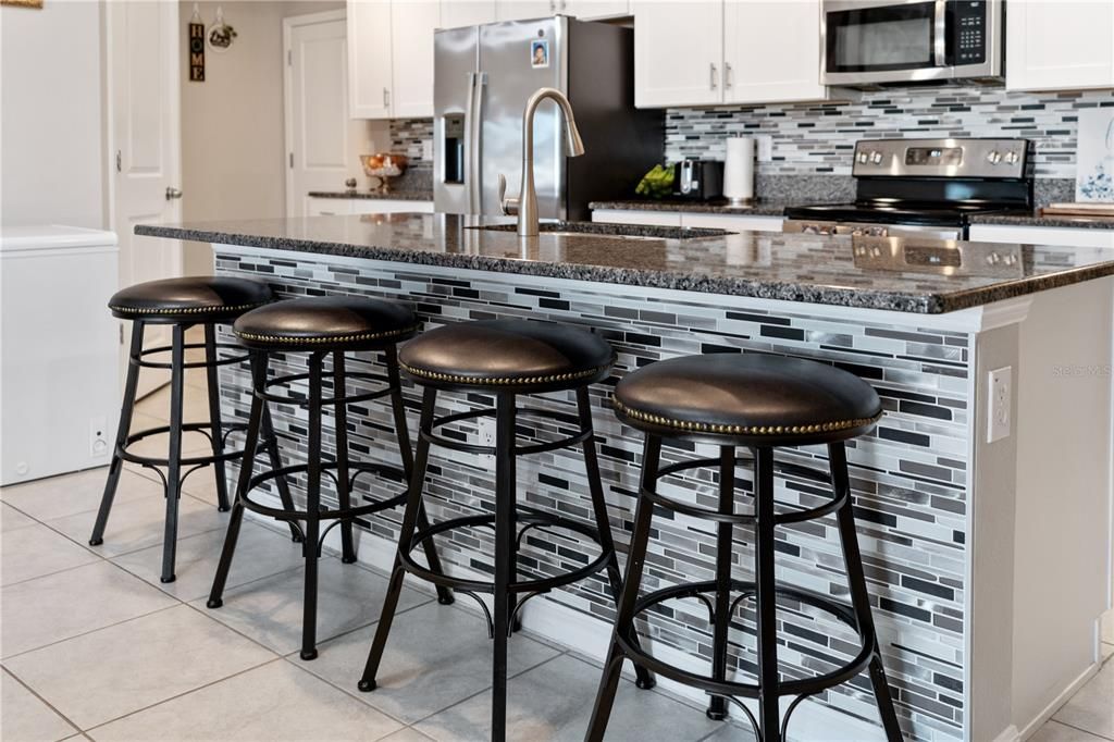 待售: $399,900 (4 贝兹, 2 浴室, 2283 平方英尺)