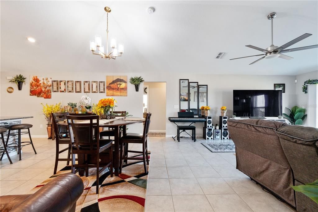 待售: $399,900 (4 贝兹, 2 浴室, 2283 平方英尺)