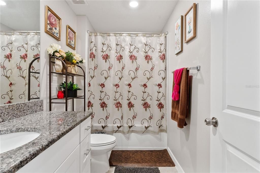 待售: $399,900 (4 贝兹, 2 浴室, 2283 平方英尺)