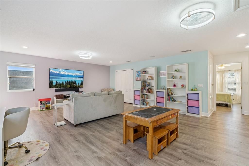 For Sale: $799,000 (5 beds, 3 baths, 3385 Square Feet)