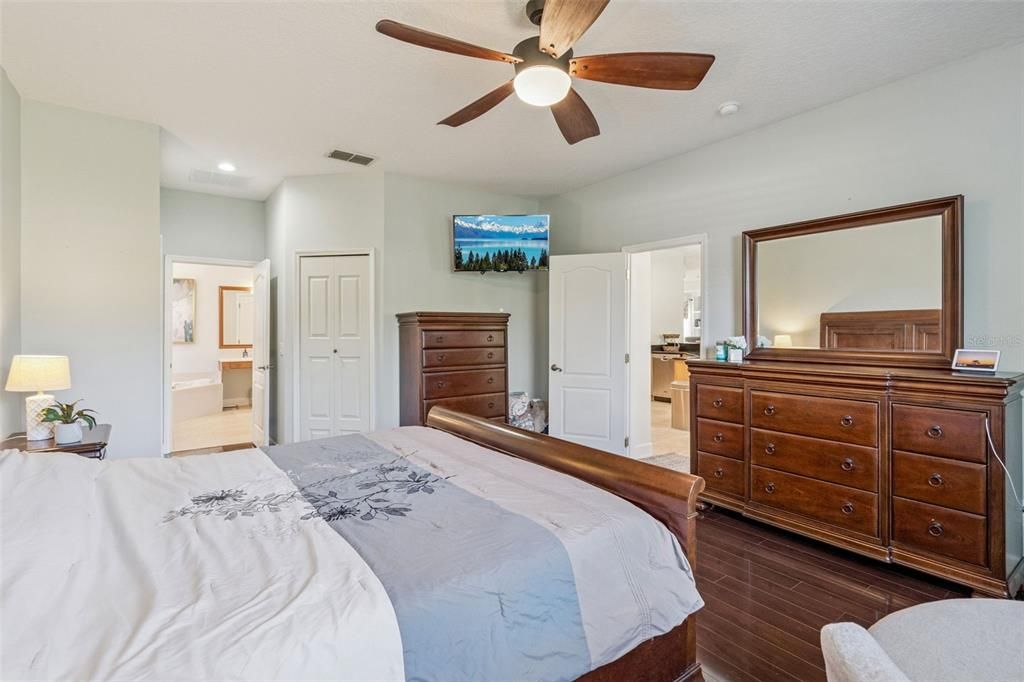 For Sale: $799,000 (5 beds, 3 baths, 3385 Square Feet)