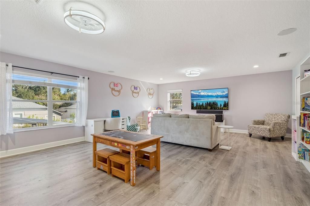 For Sale: $799,000 (5 beds, 3 baths, 3385 Square Feet)