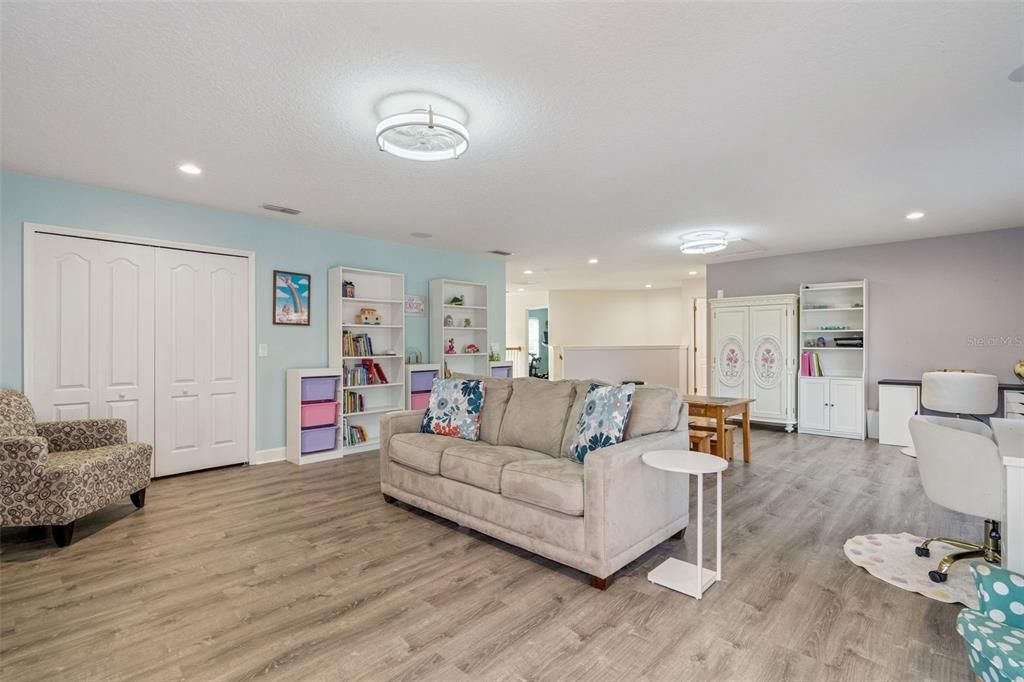 For Sale: $799,000 (5 beds, 3 baths, 3385 Square Feet)