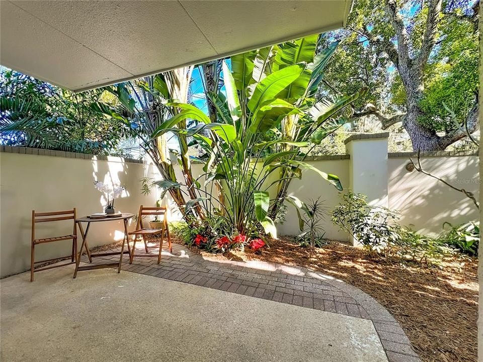 合同活跃: $285,000 (2 贝兹, 1 浴室, 998 平方英尺)