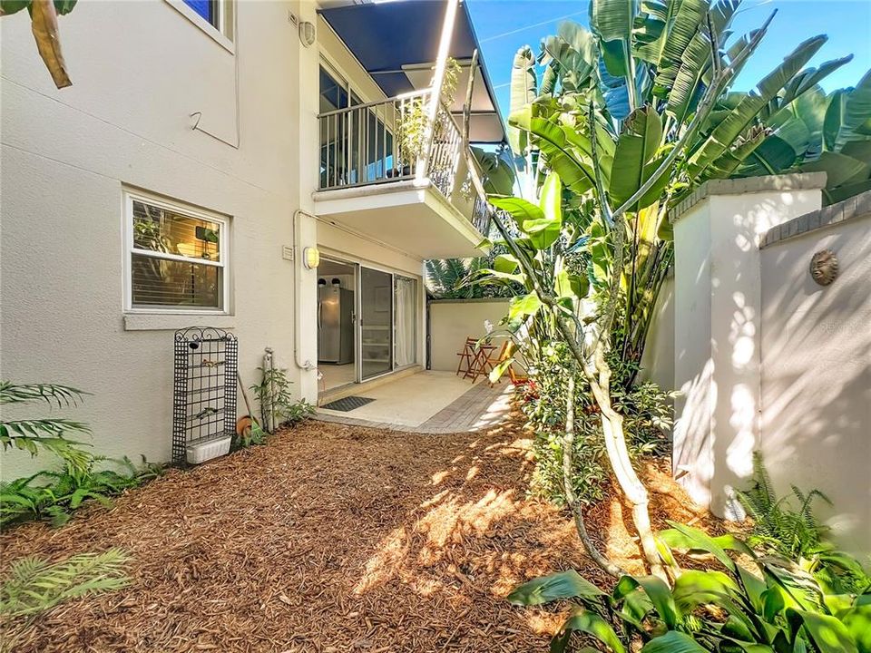 合同活跃: $285,000 (2 贝兹, 1 浴室, 998 平方英尺)