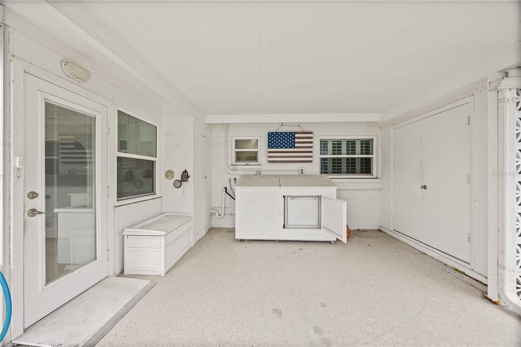 For Sale: $229,000 (2 beds, 1 baths, 1031 Square Feet)