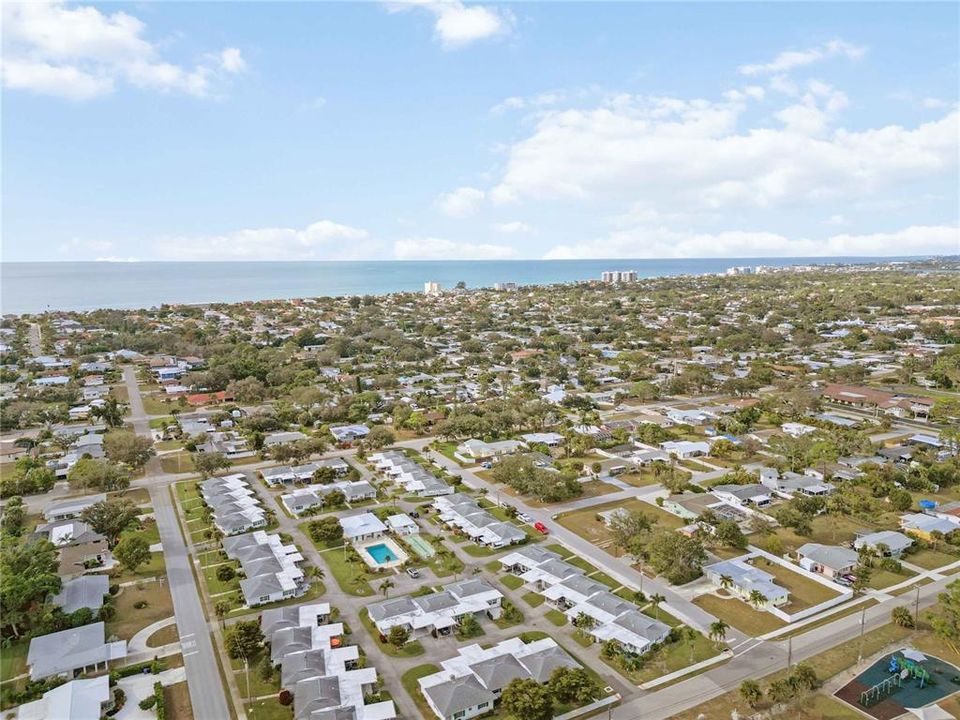 For Sale: $229,000 (2 beds, 1 baths, 1031 Square Feet)