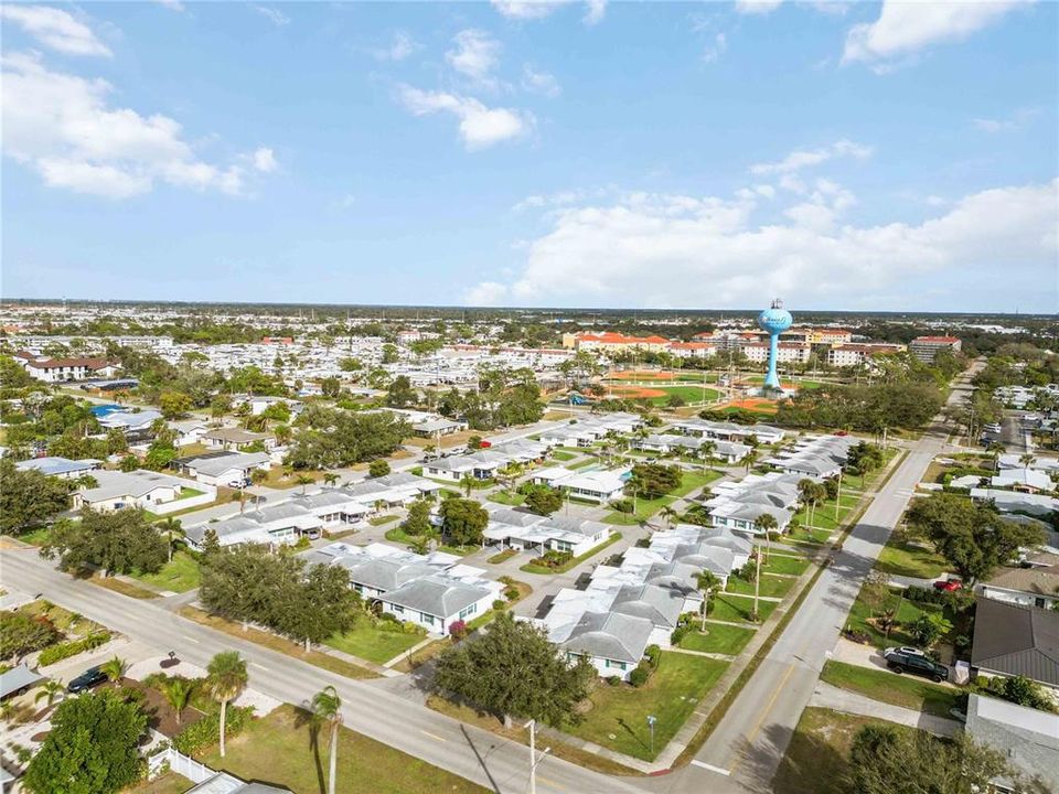 For Sale: $229,000 (2 beds, 1 baths, 1031 Square Feet)