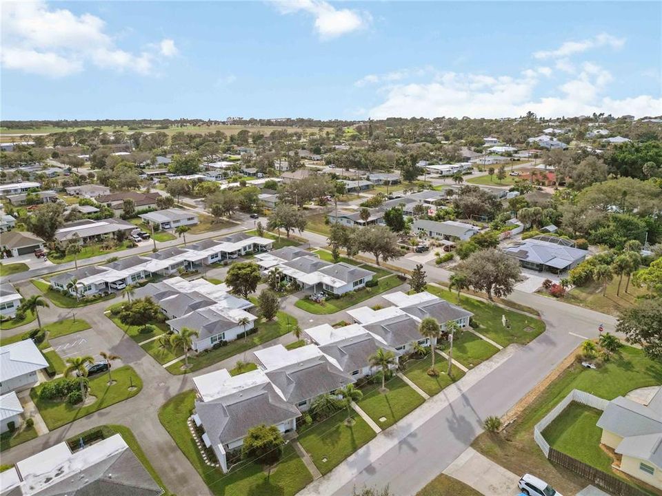 For Sale: $229,000 (2 beds, 1 baths, 1031 Square Feet)