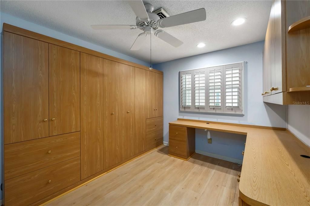 For Sale: $229,000 (2 beds, 1 baths, 1031 Square Feet)