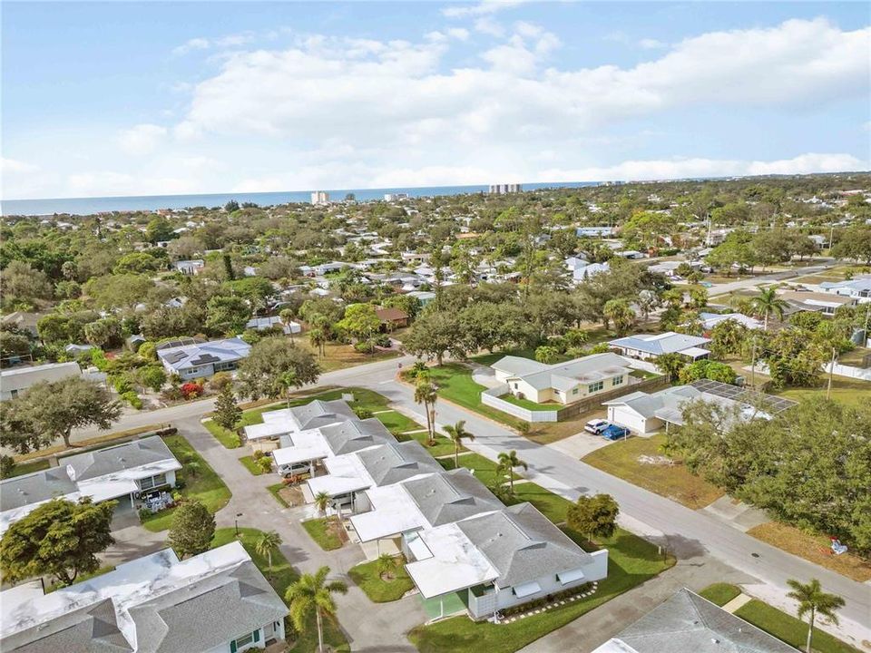 For Sale: $229,000 (2 beds, 1 baths, 1031 Square Feet)