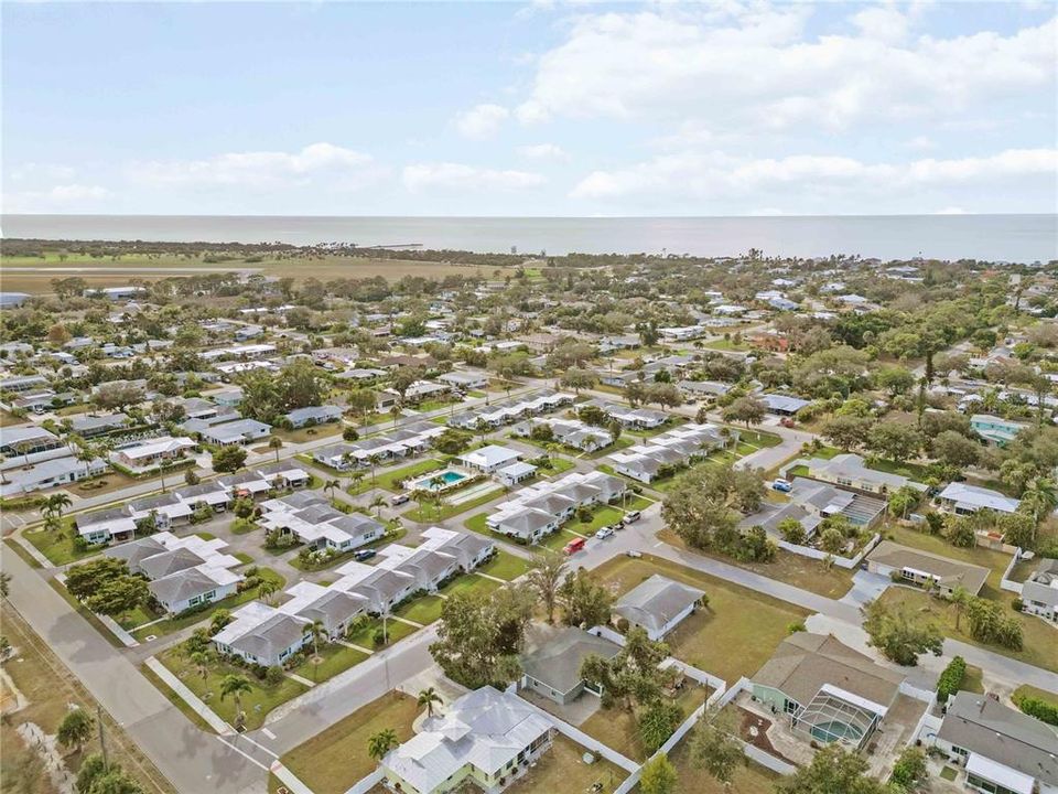 For Sale: $229,000 (2 beds, 1 baths, 1031 Square Feet)