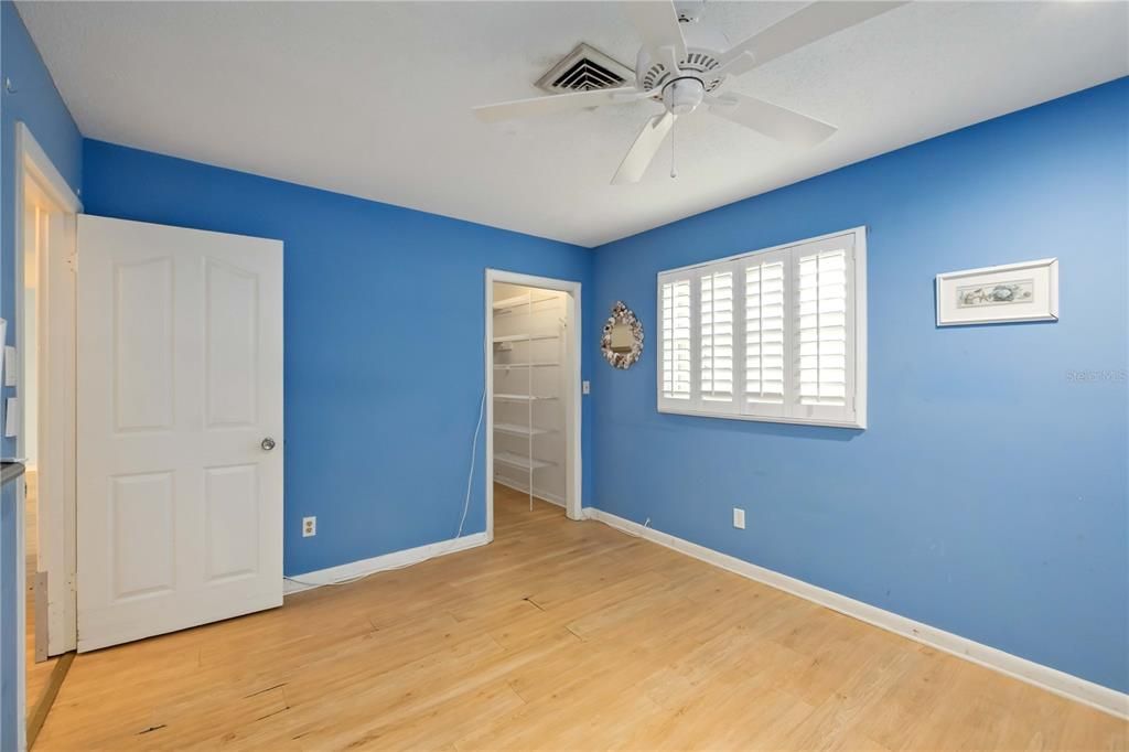 For Sale: $229,000 (2 beds, 1 baths, 1031 Square Feet)
