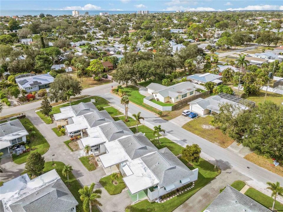 For Sale: $229,000 (2 beds, 1 baths, 1031 Square Feet)