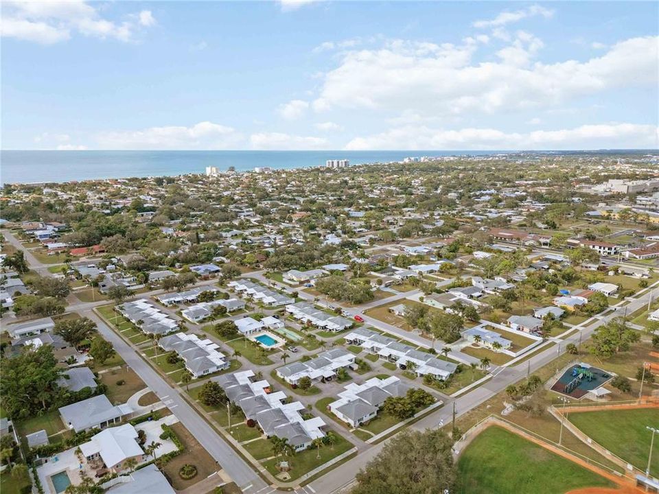 For Sale: $229,000 (2 beds, 1 baths, 1031 Square Feet)