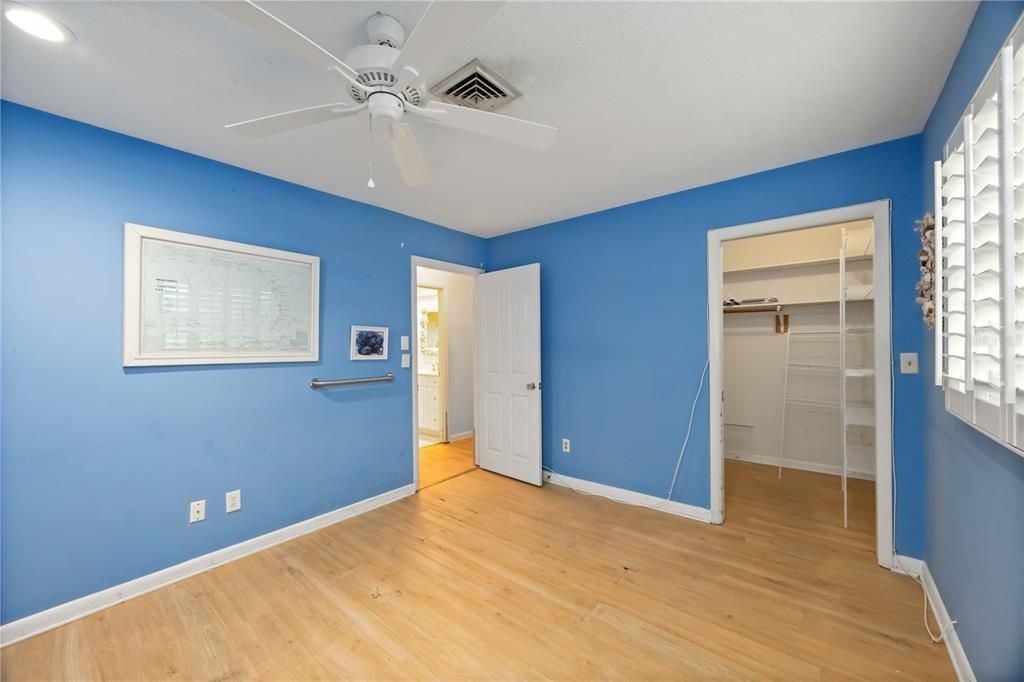 For Sale: $229,000 (2 beds, 1 baths, 1031 Square Feet)