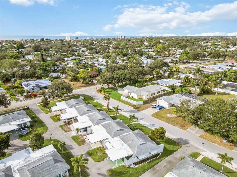 For Sale: $229,000 (2 beds, 1 baths, 1031 Square Feet)