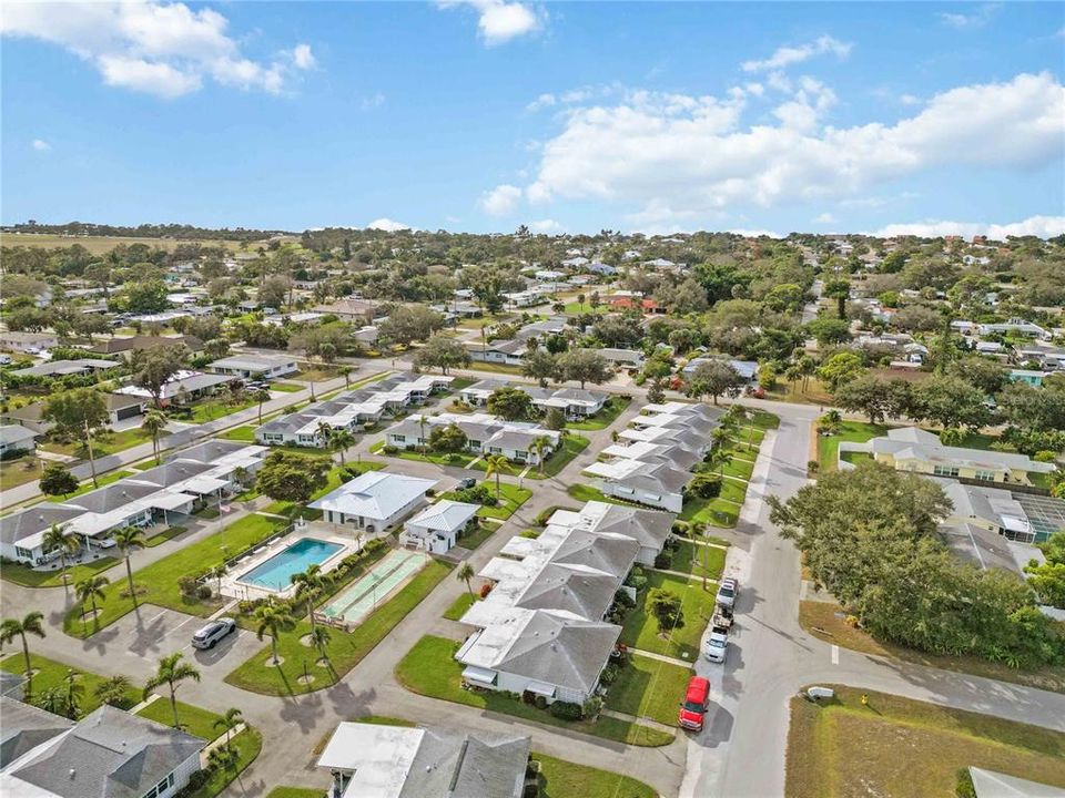 For Sale: $229,000 (2 beds, 1 baths, 1031 Square Feet)