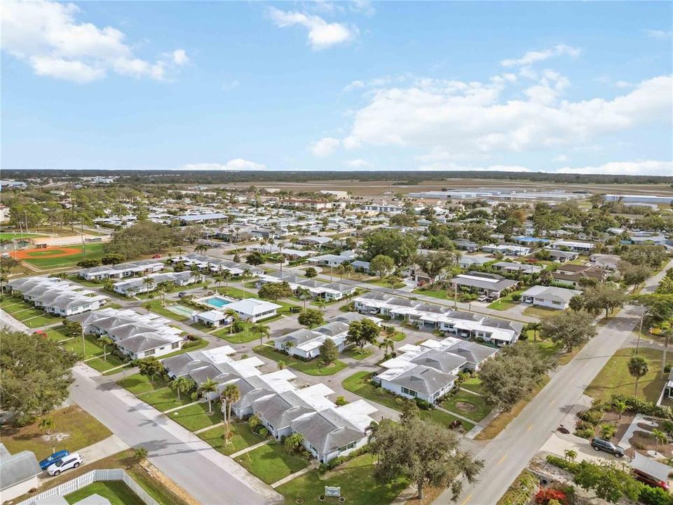 For Sale: $229,000 (2 beds, 1 baths, 1031 Square Feet)