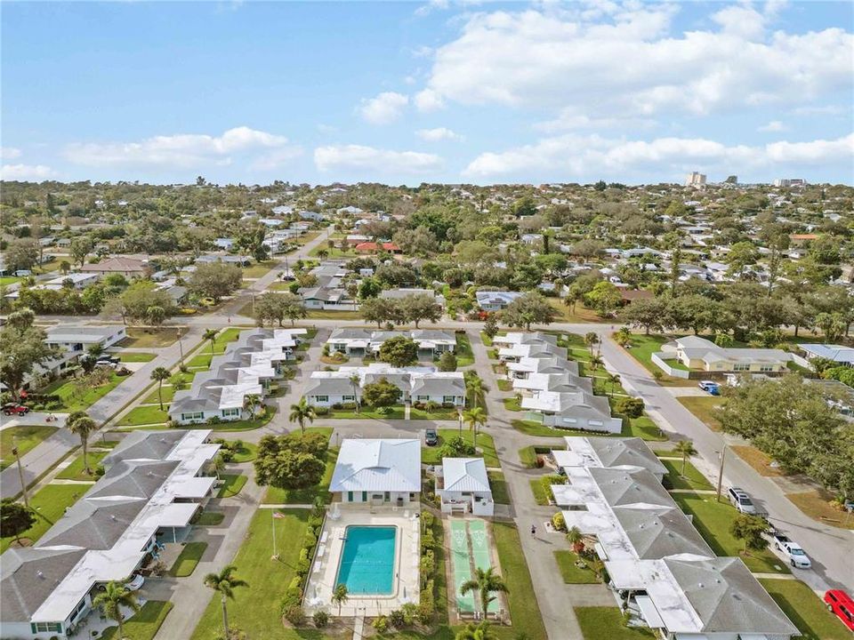 For Sale: $229,000 (2 beds, 1 baths, 1031 Square Feet)