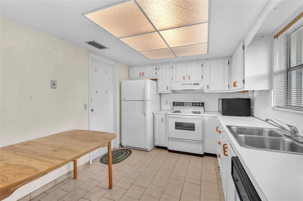 Active With Contract: $425,000 (3 beds, 2 baths, 1248 Square Feet)